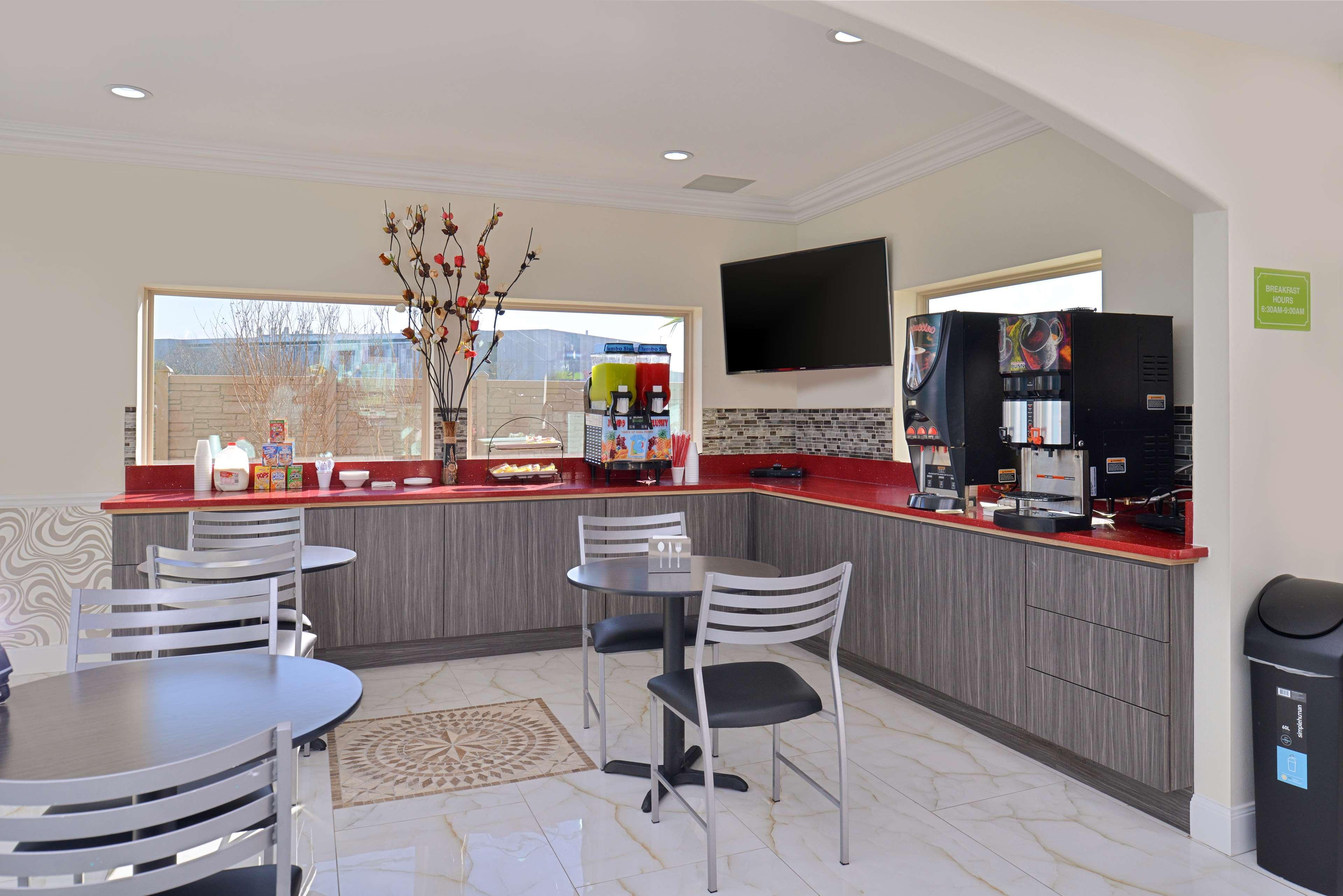Americas Best Value Inn & Suites - Houston/Hwy 6 & Westpark Mission Bend Exterior foto